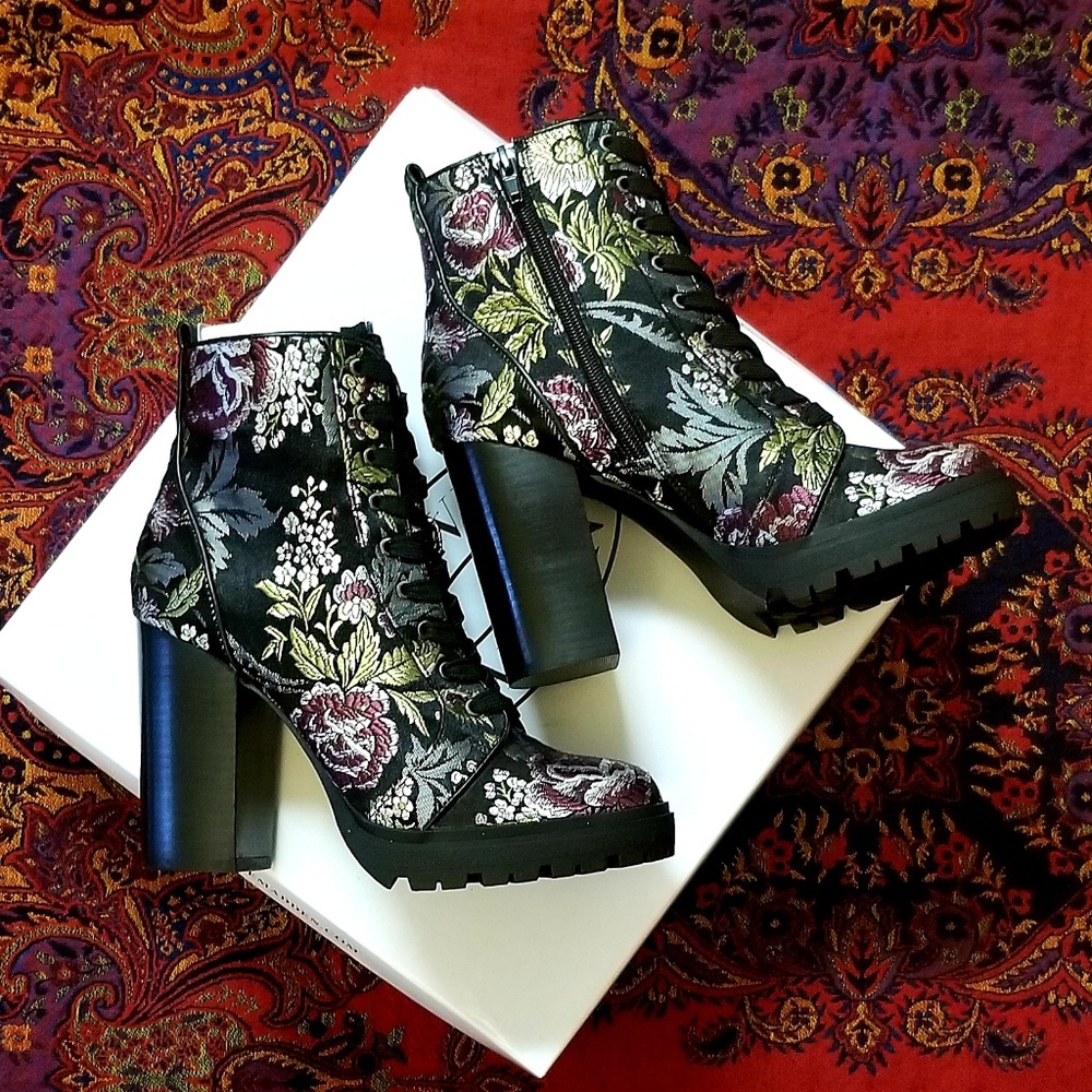 🎈HP🎈Steve Madden Lace-Up Block Heel Booties - Picture 3 of 5